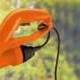 Dettaglio: Tagliabordi elettrico Black+Decker GL250, arancione, con cavo e manico.