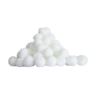 Sfere filtranti bianche per sistemi di filtraggio piscina, alternativa alla sabbia filtrante.