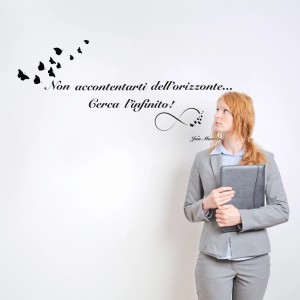 Adesivo da parete con scritta e donna in giacca, Categoria: Adesivi da parete