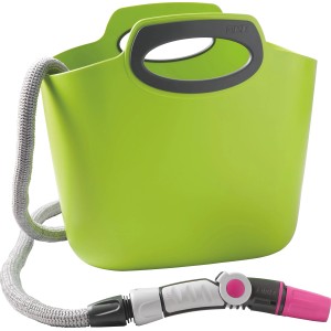 Secchio t.b.t. verde con tubo di irrigazione grigio e connettore rosa.