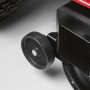 Dettaglio: Ruota e alloggiamento del trattorino tagliaerba Troy-Bilt Horse 105T-R.