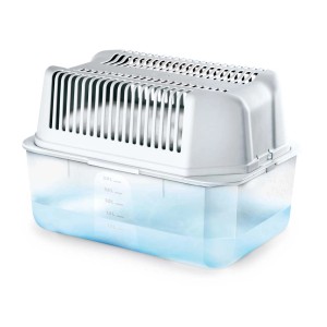 Deumidificatore bianco con serbatoio dell'acqua. Ideale per ridurre l'umidità.