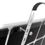 Dettaglio di un pannello solare da balcone con staffa argentata.