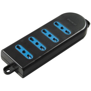 Multipresa t.b.t. nera con quattro prese blu.