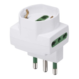 Adattatore multiplo bianco per prese elettriche.