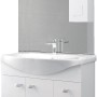 Mobile bagno bianco con specchio e armadietto, categoria arredo bagno.