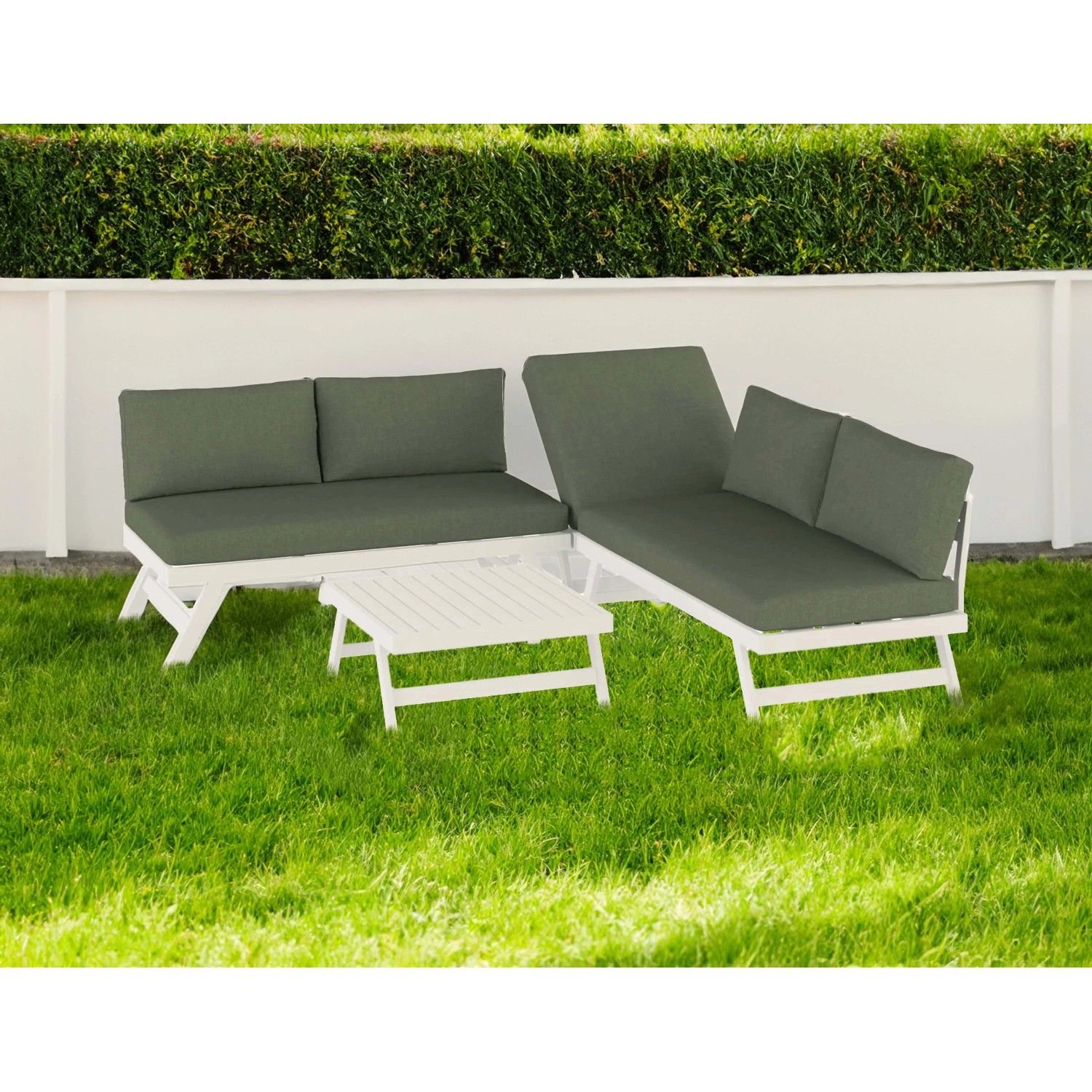 Set mobili da giardino t.b.t. con divano, lettino e tavolo, struttura bianca, cuscini verdi.