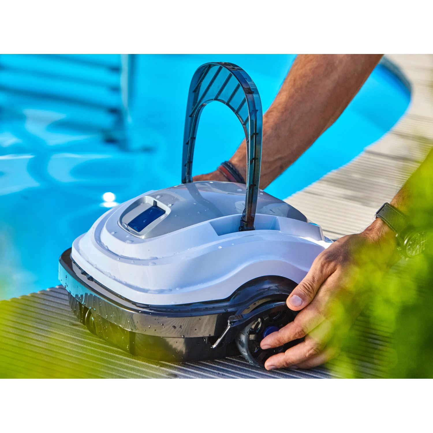 Robot piscina a batteria Orca 45 CL bianco/grigio per la pulizia del fondo.
