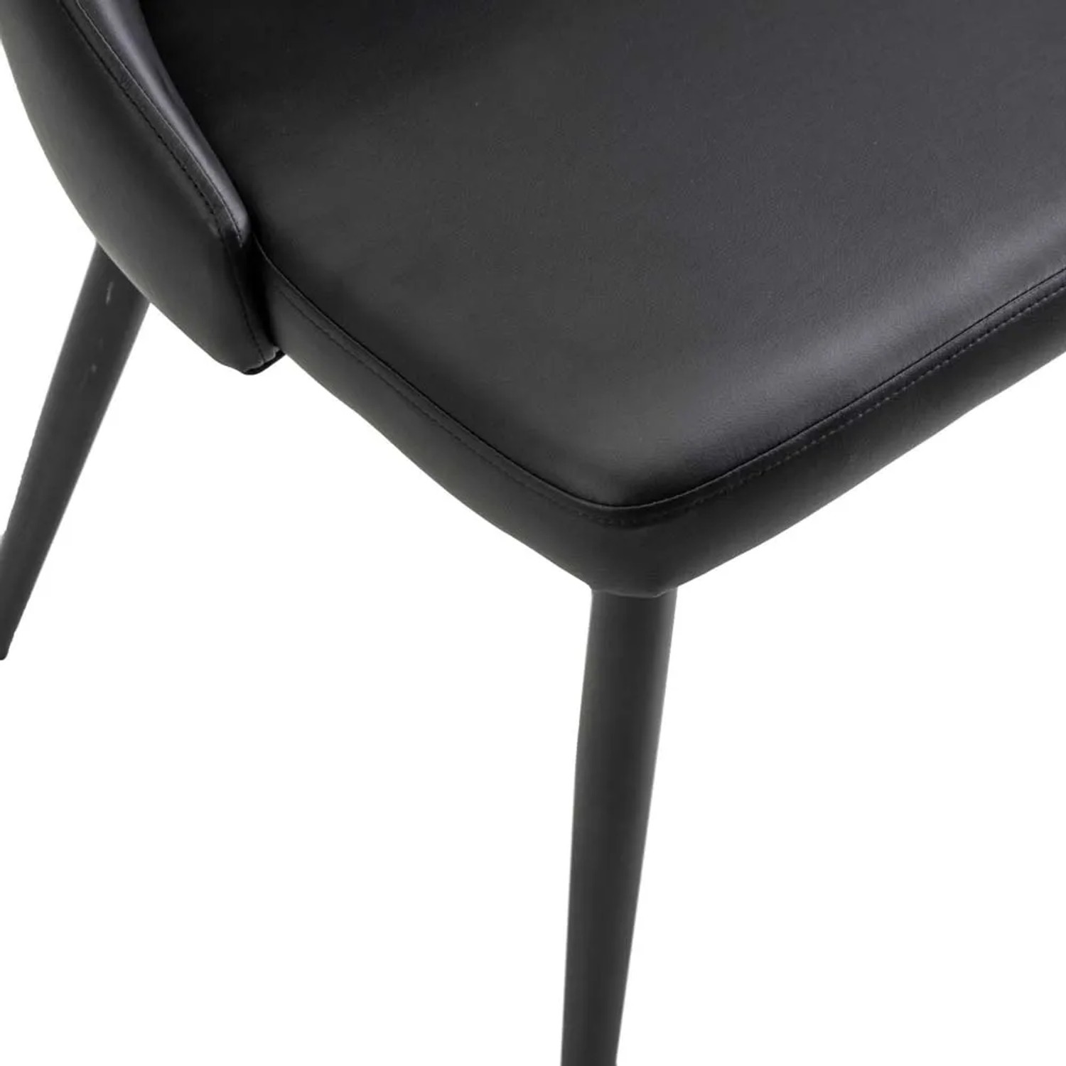 Dettaglio: Sedia imbottita nera t.b.t. con gambe sottili.