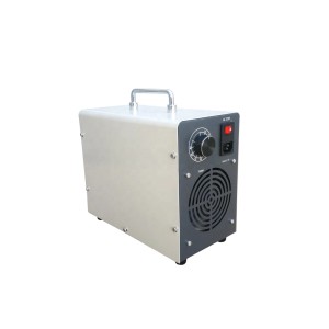 Generatore di corrente t.b.t. con maniglia, colore argento.