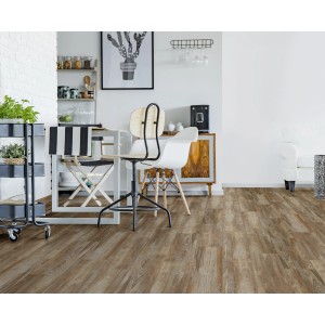 Piastrelle per pavimenti effetto legno posate in una sala da pranzo moderna.