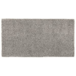 Tappeto a pelo lungo rettangolare grigio.