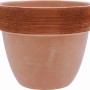 Vaso da fiori in terracotta con bordo a coste, ideale per piante da interno e da esterno.