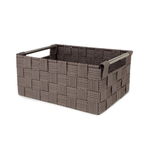 Cesto portaoggetti marrone intrecciato per mobili bagno con manici in metallo.