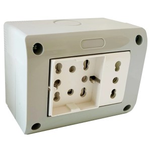 t.b.t. scatola da parete a montaggio superficiale, dettaglio della presa.