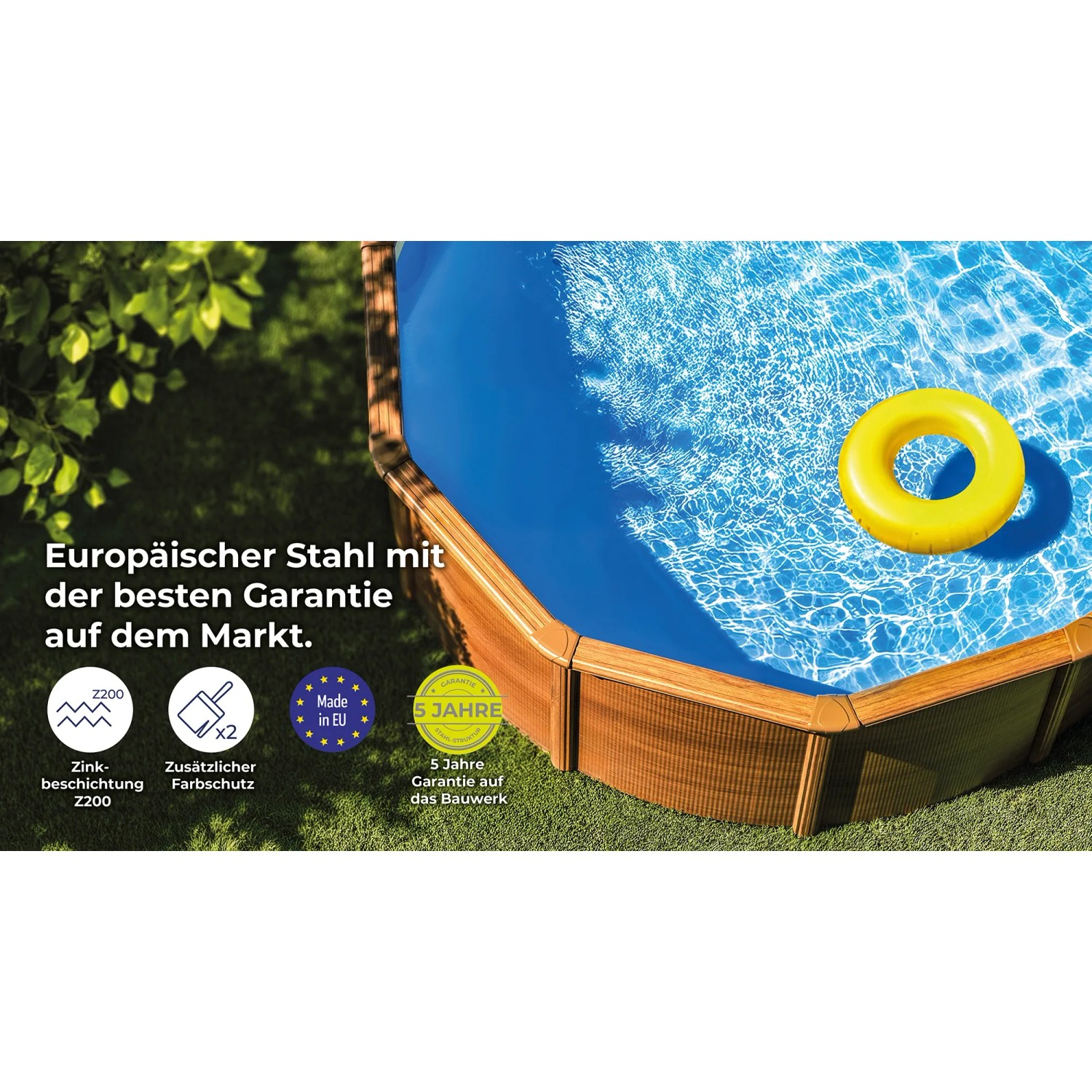 Piscina ovale Gre Amazonia effetto legno con acqua blu e salvagente giallo.