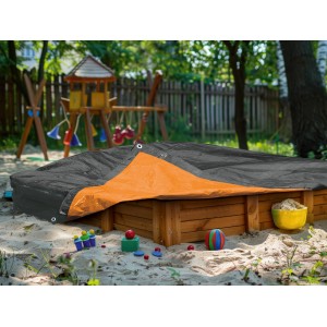 Telone arancione-grigio 3x4 m che copre una sabbiera in giardino.