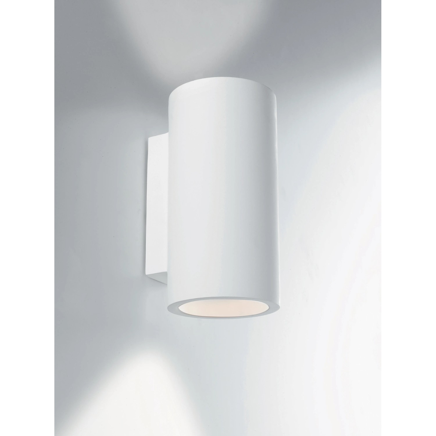 Lampada da parete bianca Intec Banjie, forma cilindrica, per soggiorno e camere da letto.