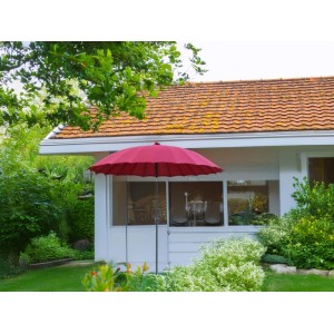 Ombrellone da mercato Limon bordeaux Ø 270 cm in giardino. Grande parasole con manovella e funzione inclinabile.