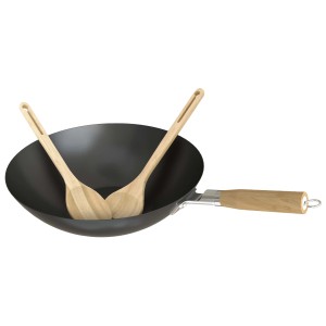 Wok con manici in legno e due cucchiai di legno. Accessori per barbecue.