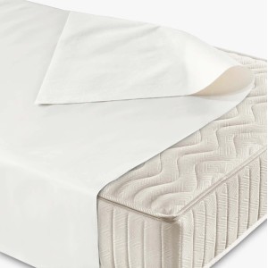 Lenzuolo con angoli bianco t.b.t. su un materasso.