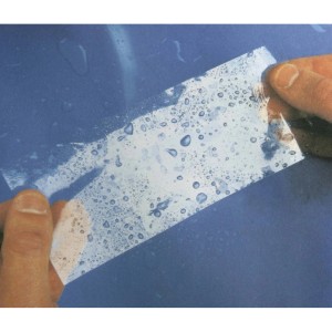 t.b.t. Pellicola trasparente per riparazione piscina con gocce d'acqua.