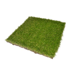 Piastrella in erba sintetica verde per esterni, ideale per terrazzi e balconi.