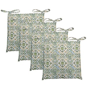 Quattro cuscini per sedie verdi con motivo e lacci.