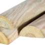 Pali in legno semicircolari per recinzioni, finitura naturale.