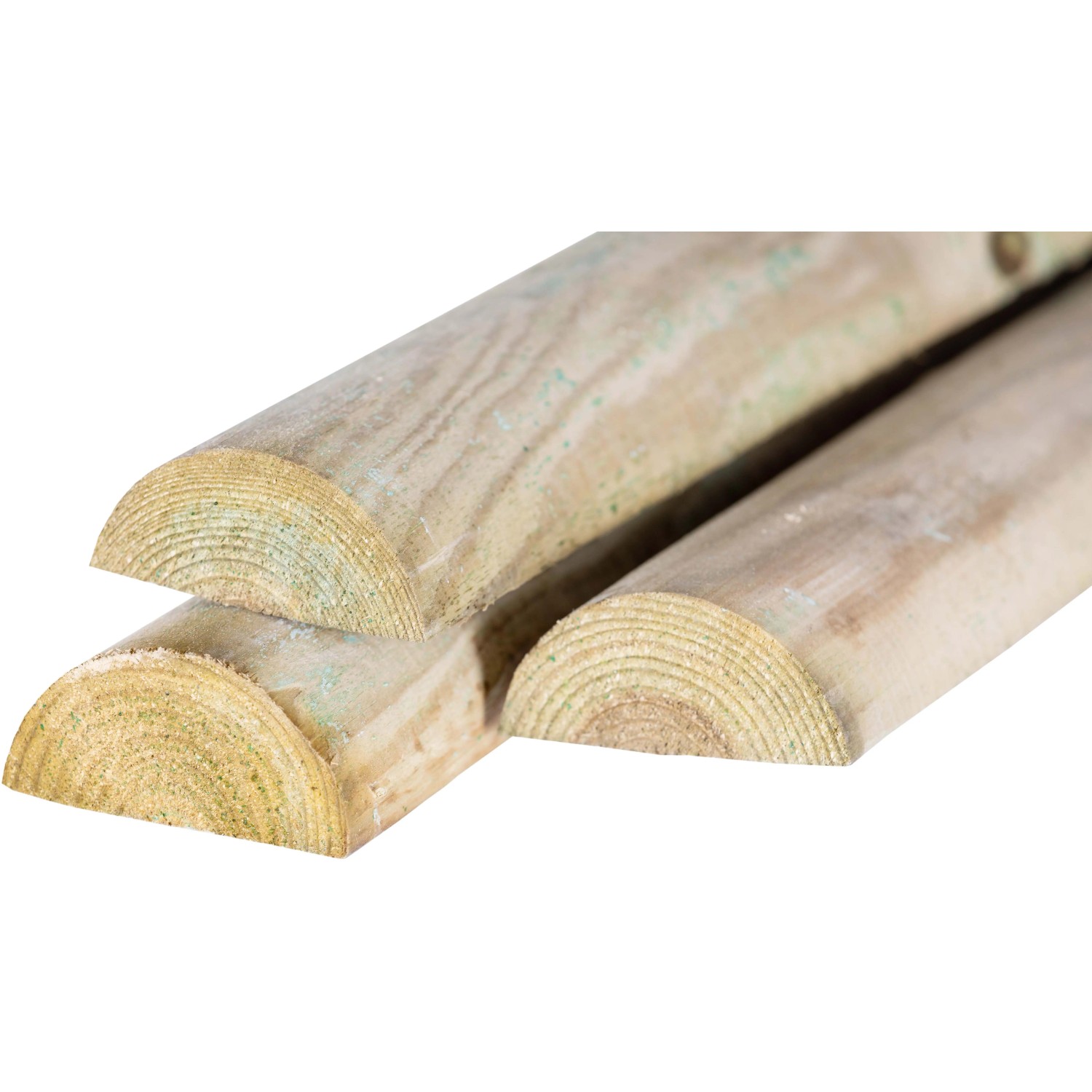 Pali in legno semicircolari per recinzioni, finitura naturale.