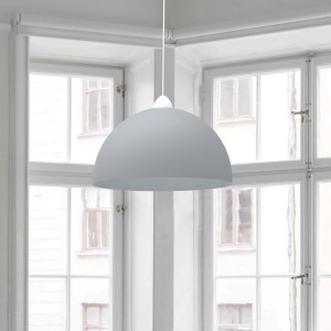 Lampada a sospensione grigia t.b.t. dal design moderno. Ideale come illuminazione elegante nel soggiorno.
