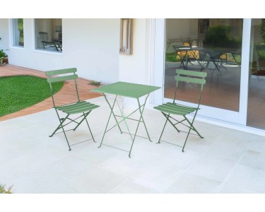 Tavolino e sedie da esterno in ferro verde posti acquista da OBI