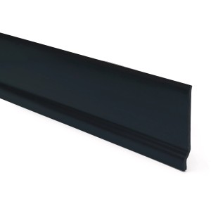 Dettaglio di un battiscopa t.b.t. grigio scuro.