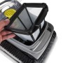Cambio filtro robot piscina. Cestello filtro in fase di rimozione.
