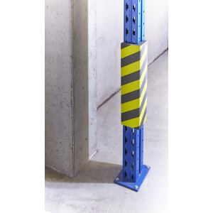 Protezione scaffale blu con strisce gialle e nere come protezione anticollisione.