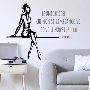 Adesivo murale con donna e citazione di Oscar Wilde, decorazione da parete.