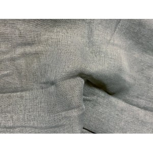 Primo piano del tessuto grigio t.b.t. per una tenda tessile.