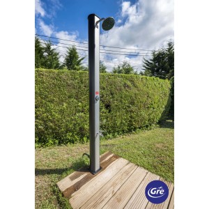 Doccia solare Gre in PVC 35 l, doccia da giardino nera con soffione a pioggia e rubinetto lavapiedi.