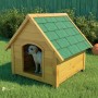 Cuccia in legno con tetto verde e cagnolino all'interno.