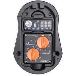 Centralina irrigazione Claber Aqua-Magic con manopole per frequenza e quantità d'acqua.