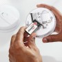 Batteria Energizer 9V inserita in un rilevatore di fumo.