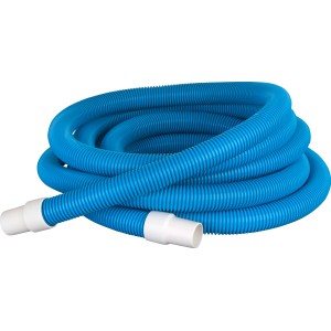 Tubo flessibile blu per piscina con connettori bianchi, arrotolato.