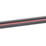 Tubo di irrigazione nero con raccordi a gomito per installazione sotterranea.