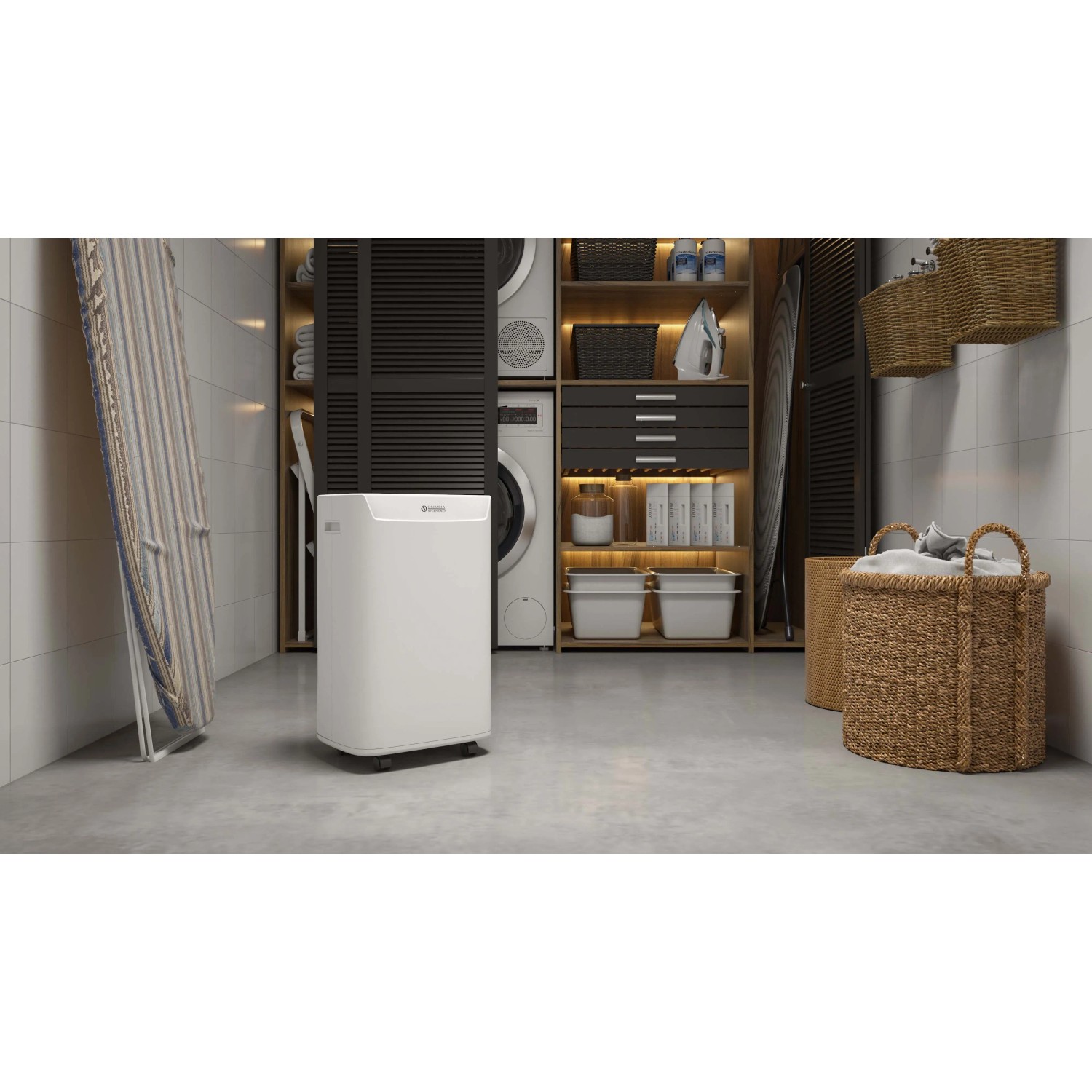 Deumidificatore bianco in una moderna lavanderia con scaffali e lavatrice.