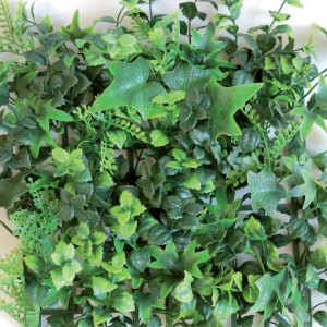 Tappeto di piante artificiali verdi t.b.t. come schermo per la privacy e decorazione per il giardino o il balcone.