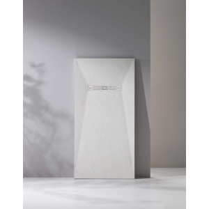 Piatto doccia rettangolare t.b.t. chiaro con scarico in bagno moderno.