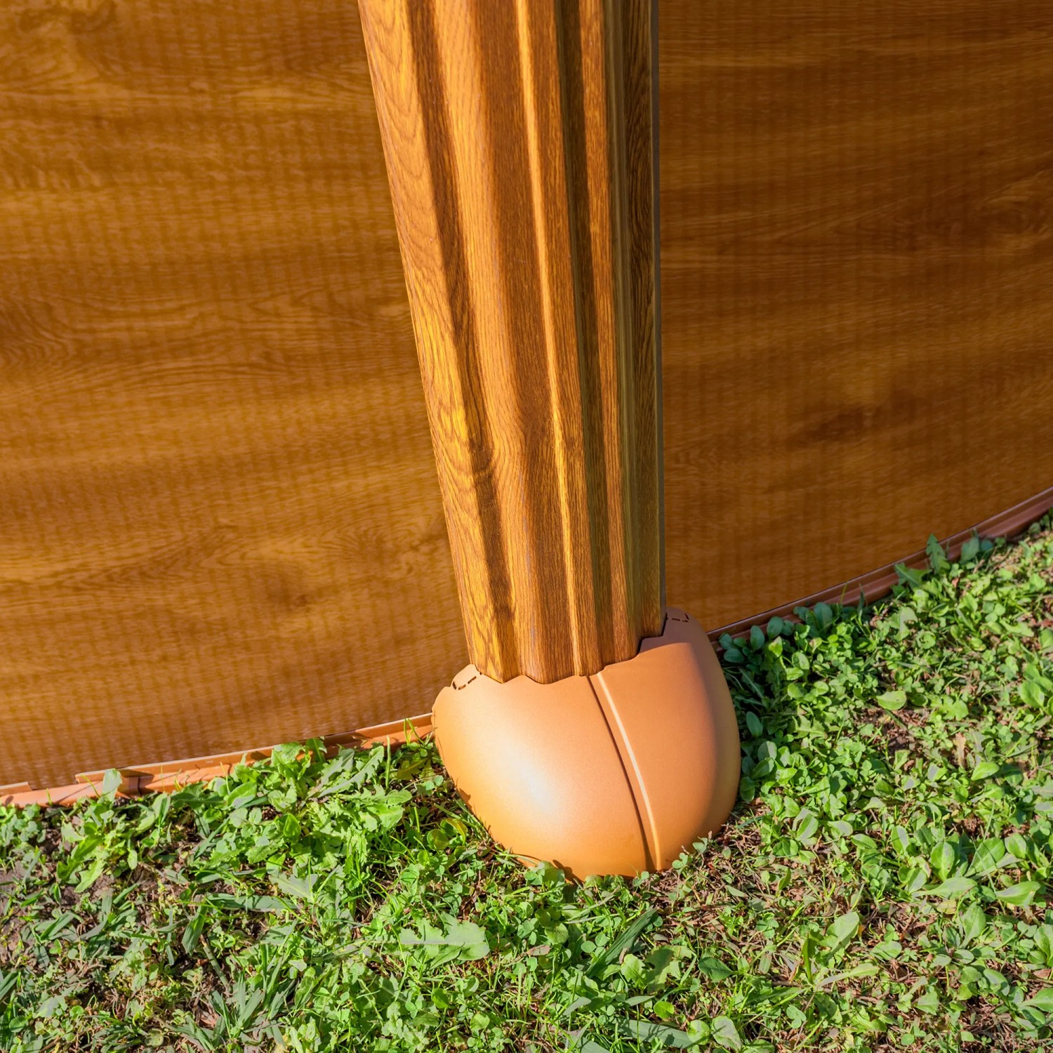 Dettaglio Gre Pool Amazonia Ovale effetto legno, focus sulla struttura di supporto.
