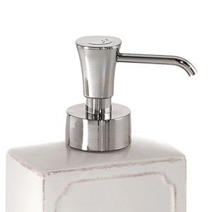 Dettaglio: Dispenser sapone t.b.t. bianco con erogatore argentato.