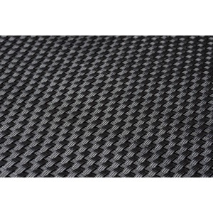 Dettaglio di un'arella nera intrecciata come frangivista.