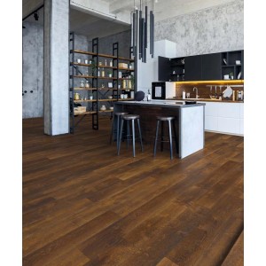 Pavimento in vinile marrone posato in una cucina moderna. Aspetto legno.